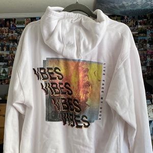 White VIBES pacsun sweatshirt